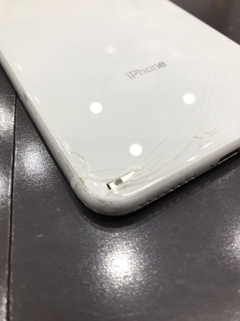 iPhoneの背面割れは危険！割れる前に対策をしよう！！ | iPhone修理 