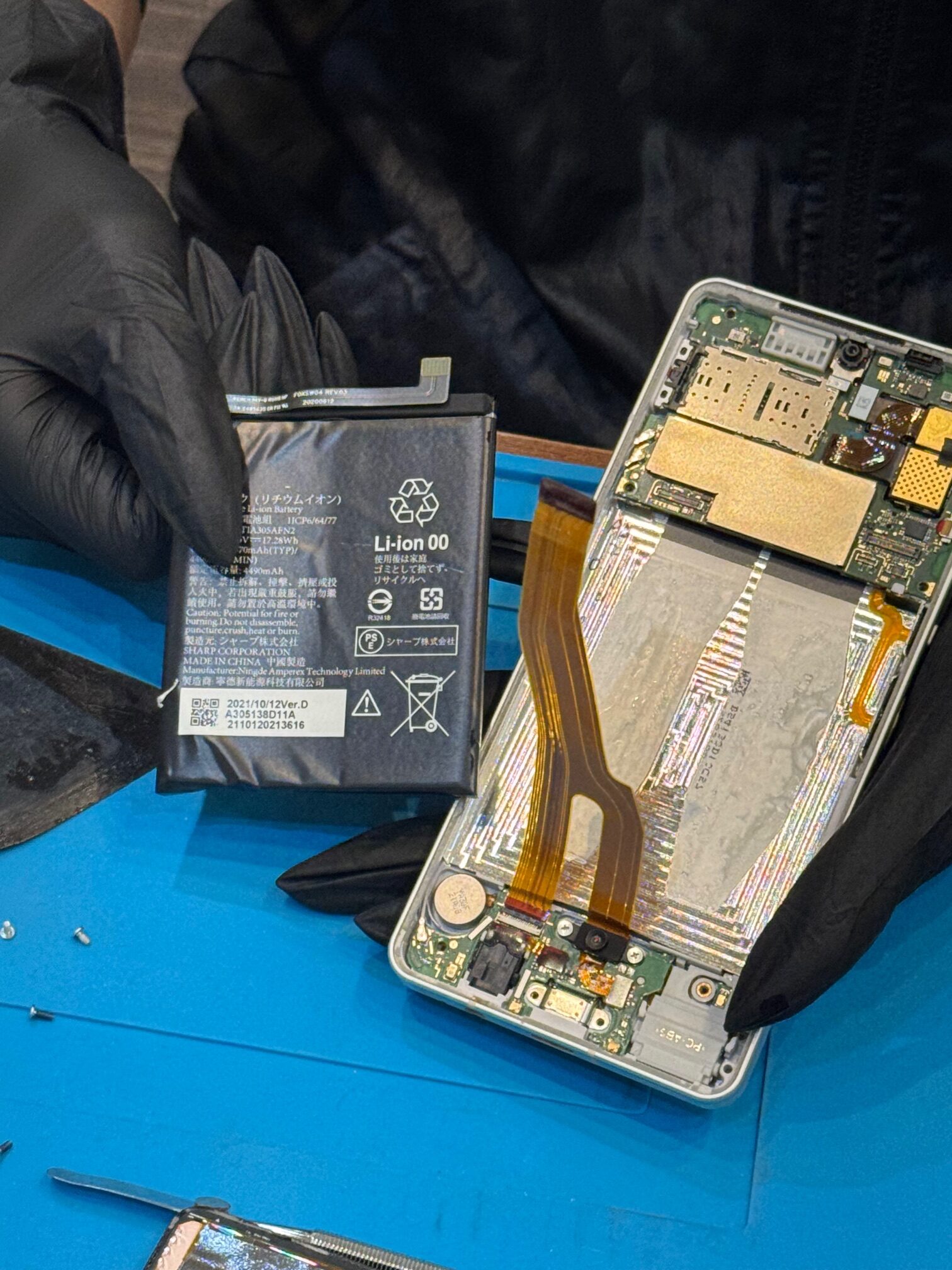 電池が1日持たない？AQUOS sense6(SH-54B)のバッテリー交換【那覇市